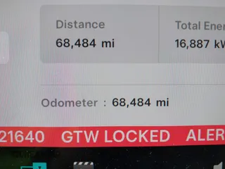 2023 Tesla Model Y Long Range z VIN 7SAYGDEE4PF621640, wystawiony jako IAAI lot #41796502 z przebiegiem 68 484 mil mil oraz . Historia ofert i sprzedaży dostępna na DreamBid. Obrazek 16.