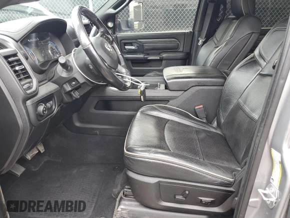2020 Ram 2500 Limited z VIN 3C6UR5SL9LG282626, wystawiony jako Copart lot #55918975 z przebiegiem 129 540 mil mil oraz Czysty tytuł • Clean title. Historia ofert i sprzedaży dostępna na DreamBid. Obrazek 7.
