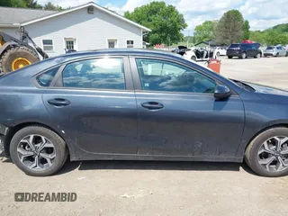 2019 Kia Forte LXS z VIN 3KPF24AD5KE099888, wystawiony jako IAAI lot #42279249 z przebiegiem 90 095 mil mil oraz . Historia ofert i sprzedaży dostępna na DreamBid. Obrazek 13.