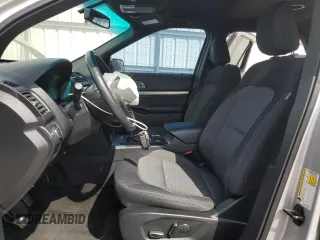 2018 Ford Explorer XLT z VIN 1FM5K7D85JGA54665, wystawiony jako Copart lot #50333465 z przebiegiem 59 877 mil mil oraz Szkoda całkowita • Salvage title. Historia ofert i sprzedaży dostępna na DreamBid. Obrazek 7.
