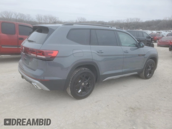 2024 Volkswagen Atlas Peak Edition SE z VIN 1V2CR2CA2RC580235, wystawiony jako Copart lot #44704105 z przebiegiem 9 mil mil oraz Szkoda całkowita • Salvage title. Historia ofert i sprzedaży dostępna na DreamBid. Obrazek 3.