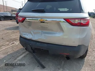 2019 Chevrolet Traverse LT z VIN 1GNERHKW7KJ257026, wystawiony jako IAAI lot #42397645 z przebiegiem 78 977 mil mil oraz . Historia ofert i sprzedaży dostępna na DreamBid. Obrazek 18.