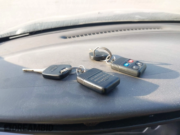 1999 Ford Taurus SE Comfort z VIN 1FAFP53S3XG104165, wystawiony jako IAAI lot #42234147 z przebiegiem 183 124 mil mil oraz . Historia ofert i sprzedaży dostępna na DreamBid. Obrazek 11.