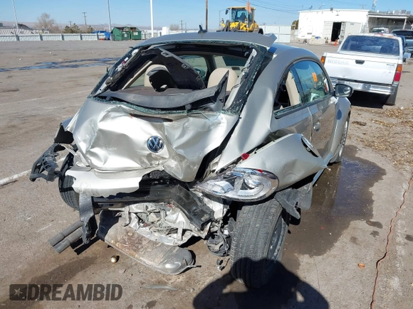 2013 Volkswagen Beetle с VIN 3VWHX7AT0DM663696, выставлен на аукционе IAAI как лот 41485832 с пробегом 111 465 миль миль и . История ставок и продаж доступна на DreamBid. Изображение 6.