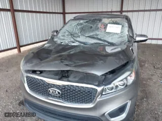 2017 Kia Sorento LX with VIN 5XYPG4A32HG288216, listed as a IAAI auction lot 40577315 with 76,934 mi miles. Bid and sale history available at carsss.com. Image 6.