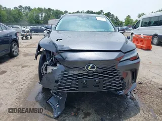 2024 Lexus RX 450h+ Luxury z VIN JTJCJMGA3R2017955, wystawiony jako IAAI lot #42395578 z przebiegiem 6 297 mil mil oraz . Historia ofert i sprzedaży dostępna na DreamBid. Obrazek 12.