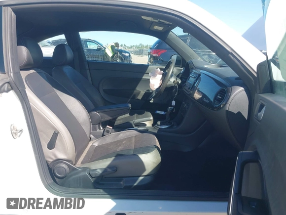 2015 Volkswagen Beetle Fleet Edition with VIN 3VWF17AT3FM651960, listed as a IAAI auction lot 41815688 with 113,907 mi miles and . Bid and sale history available at DreamBid. Image 5.