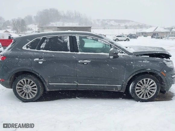 2019 Lincoln MKC Standard with VIN 5LMCJ1D99KUL17837, listed as a IAAI auction lot 41232384 with 80,952 mi miles. Bid and sale history available at carsss.com. Image 13.