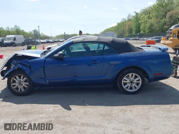 2006 Ford Mustang Standard with VIN 1ZVFT84N565105230, listed as a IAAI auction lot 42083563 with 167,265 mi miles and . Bid and sale history available at carsss.com. Image 14.