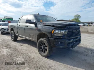 2020 Ram 2500 Big Horn z VIN 3C6UR5DJ4LG112850, wystawiony jako IAAI lot #40974009 z przebiegiem 96 950 mil mil oraz . Historia ofert i sprzedaży dostępna na DreamBid. Obrazek 1.