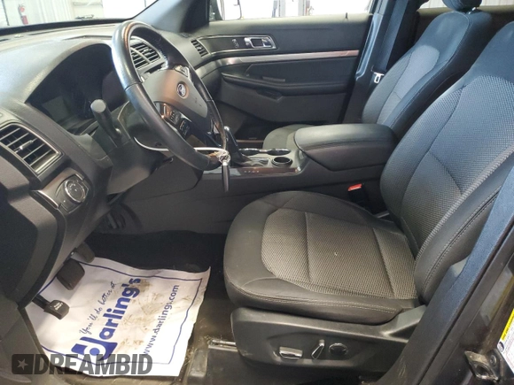 2018 Ford Explorer XLT z VIN 1FM5K7DH3JGA89737, wystawiony jako Copart lot #63029545 z przebiegiem 176 518 mil mil oraz Czysty tytuł • Clean title. Historia ofert i sprzedaży dostępna na DreamBid. Obrazek 7.