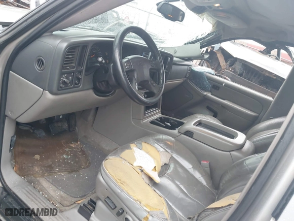 2004 Chevrolet Tahoe LT with VIN 1GNEC13Z24R160211, listed as a IAAI auction lot 41465076 with 229,612 mi miles. Bid and sale history available at carsss.com. Image 5.