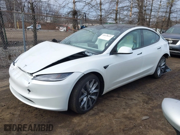 2025 Tesla Model 3 Long Range z VIN 5YJ3E1EB3SF899746, wystawiony jako IAAI lot #41678122 z przebiegiem 2 249 mil mil oraz . Historia ofert i sprzedaży dostępna na DreamBid. Obrazek 19.