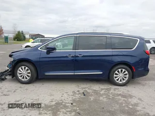 2018 Chrysler Pacifica Touring L z VIN 2C4RC1BG6JR233614, wystawiony jako IAAI lot #40794355 z przebiegiem 52 469 mil mil oraz . Historia ofert i sprzedaży dostępna na DreamBid. Obrazek 15.