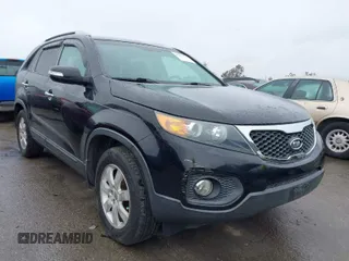 2013 Kia Sorento LX with VIN 5XYKT3A68DG388695, listed as a IAAI auction lot 41809229 with 157,966 mi miles. Bid and sale history available at carsss.com. Image 1.