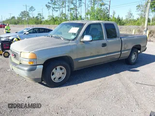 2000 GMC New Sierra 1500 SL with VIN 2GTEC19V8Y1259790, listed as a IAAI auction lot 42050797 with 192,299 mi miles. Bid and sale history available at carsss.com. Image 2.