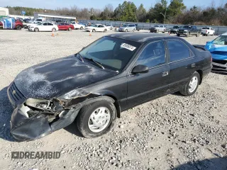 1999 Toyota Camry LE z VIN 4T1BG22K9XU505757, wystawiony jako Copart lot #85906074 z przebiegiem Nie podano mil oraz Szkoda całkowita • Salvage title. Historia ofert i sprzedaży dostępna na DreamBid. Obrazek 1.