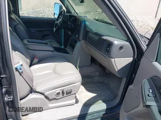 2003 Chevrolet Suburban LT z VIN 3GNGC26G83G210035, wystawiony jako IAAI lot #42084859 z przebiegiem 145 919 mil mil oraz . Historia ofert i sprzedaży dostępna na DreamBid. Obrazek 5.
