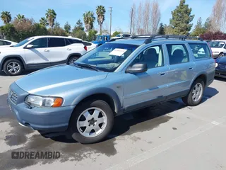 2001 Volvo V70 with VIN YV1SZ58D211035597, listed as a IAAI auction lot 41960219 with 176,757 mi miles. Bid and sale history available at carsss.com. Image 2.