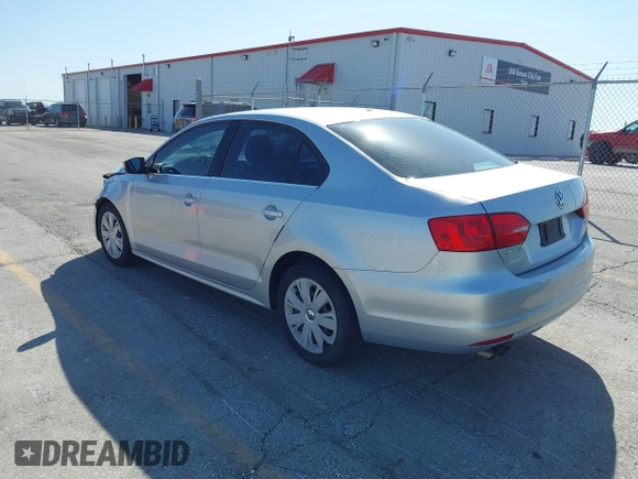 2013 Volkswagen Jetta Sedan SE with VIN 3VWDP7AJ8DM404855, listed as a IAAI auction lot 41949639 with 166,264 mi miles. Bid and sale history available at carsss.com. Image 3.