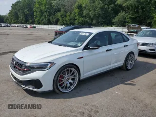 2024 Volkswagen Jetta GLI 40th Anniversary Edition z VIN 3VW8T7BU4RM027535, wystawiony jako Copart lot #64557924 z przebiegiem 16 010 mil mil oraz Szkody całkowita. Historia ofert i sprzedaży dostępna na DreamBid. Obrazek 1.