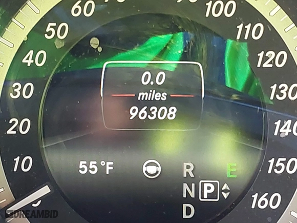 2014 Mercedes-Benz E-Class E 350 Luxury with VIN WDDHF8JBXEB068470, listed as a IAAI auction lot 40914692 with 96,308 mi miles. Bid and sale history available at carsss.com. Image 7.