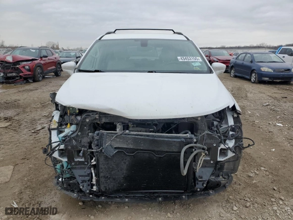 2017 Chrysler Pacifica Touring-L with VIN 2C4RC1BG8HR587743, listed as a Copart auction lot 43453155 with 99,574 mi miles and Salvage Title. Bid and sale history available at carsss.com. Image 5.