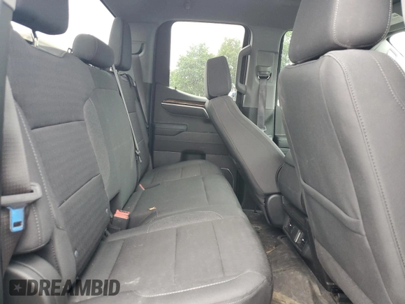 2023 GMC Sierra 1500 z VIN 1GTVUCE83PZ325290, wystawiony jako Copart lot #58227585 z przebiegiem 12 954 mil mil oraz Szkoda całkowita • Salvage title. Historia ofert i sprzedaży dostępna na DreamBid. Obrazek 10.