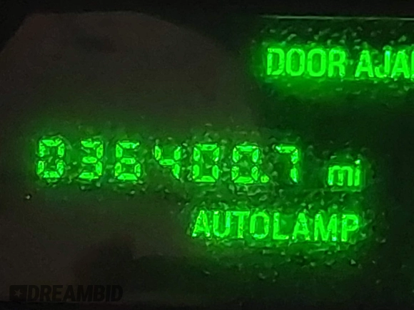 2004 Lincoln Town Car Ultimate z VIN 1LNHM83W74Y640747, wystawiony jako IAAI lot #41612377 z przebiegiem 36 400 mil mil oraz . Historia ofert i sprzedaży dostępna na DreamBid. Obrazek 16.