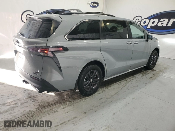 2024 Toyota Sienna LE with VIN 5TDCSKFC1RS139259, listed as a Copart auction lot 77890494 with 892 mi miles and Clean Title. Bid and sale history available at carsss.com. Image 3.