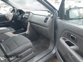 2007 Honda Pilot EX with VIN 2HKYF18437H528868, listed as a IAAI auction lot 41762030 with 203,212 mi miles. Bid and sale history available at carsss.com. Image 5.