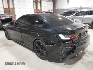 2021 BMW 3 Series M340i xDrive z VIN 3MW5U9J09M8B91584, wystawiony jako IAAI lot #42203384 z przebiegiem 42 688 mil mil oraz . Historia ofert i sprzedaży dostępna na DreamBid. Obrazek 6.