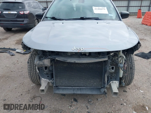 2018 Jeep Compass Sport with VIN 3C4NJCAB0JT250928, listed as a IAAI auction lot 41408079 with 110,422 mi miles. Bid and sale history available at carsss.com. Image 13.