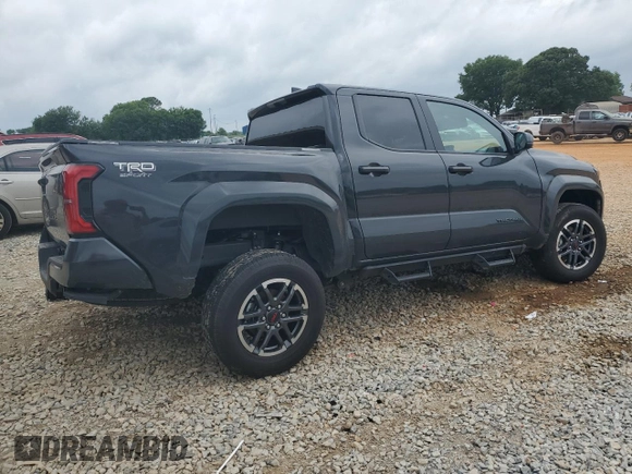 2024 Toyota Tacoma SR5 z VIN 3TYLB5JN0RT056369, wystawiony jako Copart lot #56704105 z przebiegiem 12 025 mil mil oraz Szkoda całkowita • Salvage title. Historia ofert i sprzedaży dostępna na DreamBid. Obrazek 3.