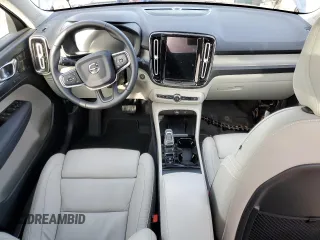 2022 Volvo XC40 Inscription z VIN YV4162UL0N2787155, wystawiony jako Copart lot #49329705 z przebiegiem Nie podano mil oraz Szkoda całkowita • Salvage title. Historia ofert i sprzedaży dostępna na DreamBid. Obrazek 8.