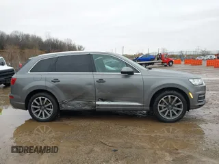 2017 Audi Q7 Premium Plus z VIN WA1LAAF78HD006485, wystawiony jako IAAI lot #41472079 z przebiegiem 175 699 mil mil oraz . Historia ofert i sprzedaży dostępna na DreamBid. Obrazek 13.