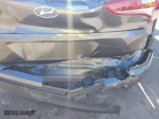 2017 Hyundai Tucson SE Plus with VIN KM8J33A45HU420349, listed as a IAAI auction lot 41296190 with 77,910 mi miles. Bid and sale history available at carsss.com. Image 6.