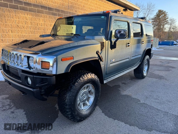 2005 Hummer H2 SUV z VIN 5GRGN23U05H120706, wystawiony jako Copart lot #48441015 z przebiegiem 64 435 mil mil oraz Czysty tytuł • Clean title. Historia ofert i sprzedaży dostępna na DreamBid. Obrazek 2.