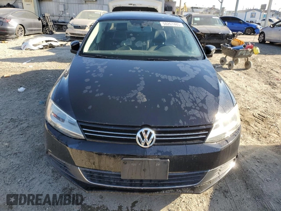 2014 Volkswagen Jetta SE z VIN 3VWD17AJXEM374051, wystawiony jako Copart lot #50261485 z przebiegiem 138 282 mil mil oraz Szkoda całkowita • Salvage title. Historia ofert i sprzedaży dostępna na DreamBid. Obrazek 5.