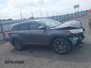 2019 Toyota Highlander SE with VIN 5TDKZRFH3KS353087, listed as a IAAI auction lot 42006593 with 74,214 mi miles and . Bid and sale history available at DreamBid. Image 14.