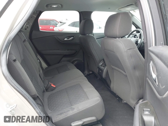 2021 Chevrolet Blazer LT z VIN 3GNKBCRS4MS563177, wystawiony jako IAAI lot #42162177 z przebiegiem 43 201 mil mil oraz . Historia ofert i sprzedaży dostępna na DreamBid. Obrazek 8.