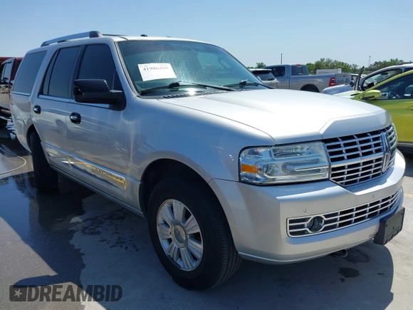2013 Lincoln Navigator z VIN 5LMJJ2H58DEL03767, wystawiony jako IAAI lot #41986480 z przebiegiem 171 007 mil mil oraz . Historia ofert i sprzedaży dostępna na DreamBid. Obrazek 1.