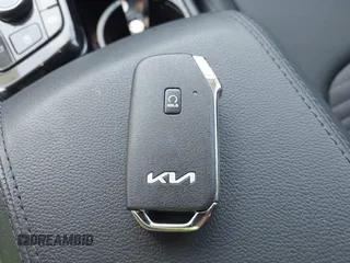 2025 Kia Sportage SX-Prestige z VIN 5XYK53DF8SG295372, wystawiony jako IAAI lot #42279567 z przebiegiem 1 367 mil mil oraz . Historia ofert i sprzedaży dostępna na DreamBid. Obrazek 11.