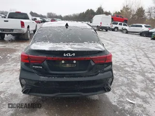 2023 Kia Forte LXS z VIN 3KPF24AD9PE511818, wystawiony jako IAAI lot #41554269 z przebiegiem 16 465 mil mil oraz . Historia ofert i sprzedaży dostępna na DreamBid. Obrazek 16.