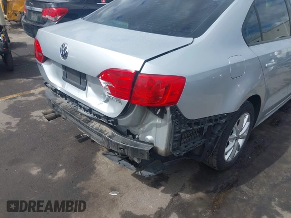 2011 Volkswagen Jetta SE z VIN 3VWDZ7AJ7BM340220, wystawiony jako IAAI lot #42136168 z przebiegiem 147 864 mil mil oraz . Historia ofert i sprzedaży dostępna na DreamBid. Obrazek 6.