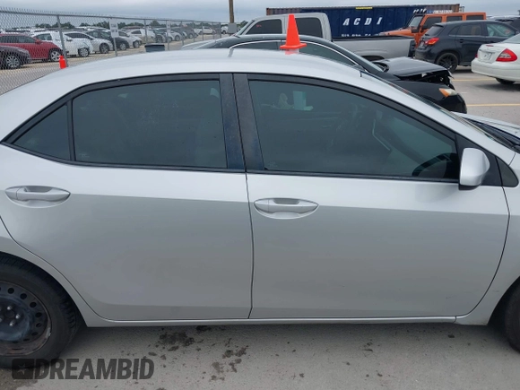 2018 Toyota Corolla L z VIN 5YFBURHE7JP822870, wystawiony jako IAAI lot #42318344 z przebiegiem 118 519 mil mil oraz . Historia ofert i sprzedaży dostępna na DreamBid. Obrazek 13.