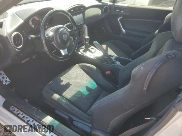 2017 Toyota 86 z VIN JF1ZNAA11H8706337, wystawiony jako Copart lot #56076365 z przebiegiem 111 330 mil mil oraz Czysty tytuł • Clean title. Historia ofert i sprzedaży dostępna na DreamBid. Obrazek 8.