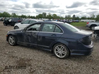 2013 Mercedes-Benz C 300 Sport z VIN WDDGF8AB6DR300385, wystawiony jako Copart lot #57798695 z przebiegiem 131 612 mil mil oraz Szkoda całkowita • Salvage title. Historia ofert i sprzedaży dostępna na DreamBid. Obrazek 2.