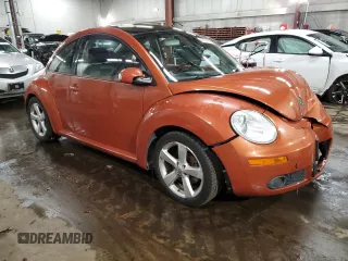 2010 Volkswagen New Beetle Coupe with VIN 3VWPG3AG2AM035688, listed as a Copart auction lot 43727685 with 83,346 mi miles and Salvage Title. Bid and sale history available at carsss.com. Image 4.