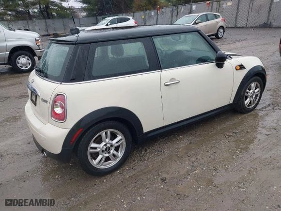 2012 MINI Cooper Hardtop with VIN WMWSU3C5XCT542275, listed as a IAAI auction lot 41870576 with 84,712 mi miles. Bid and sale history available at carsss.com. Image 4.